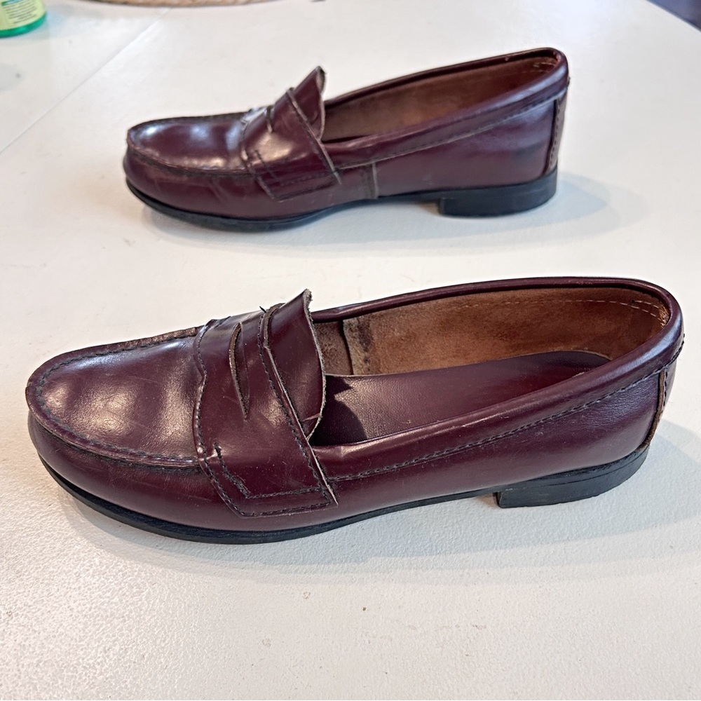 Elegant Burgundy Leather Loafers size 7